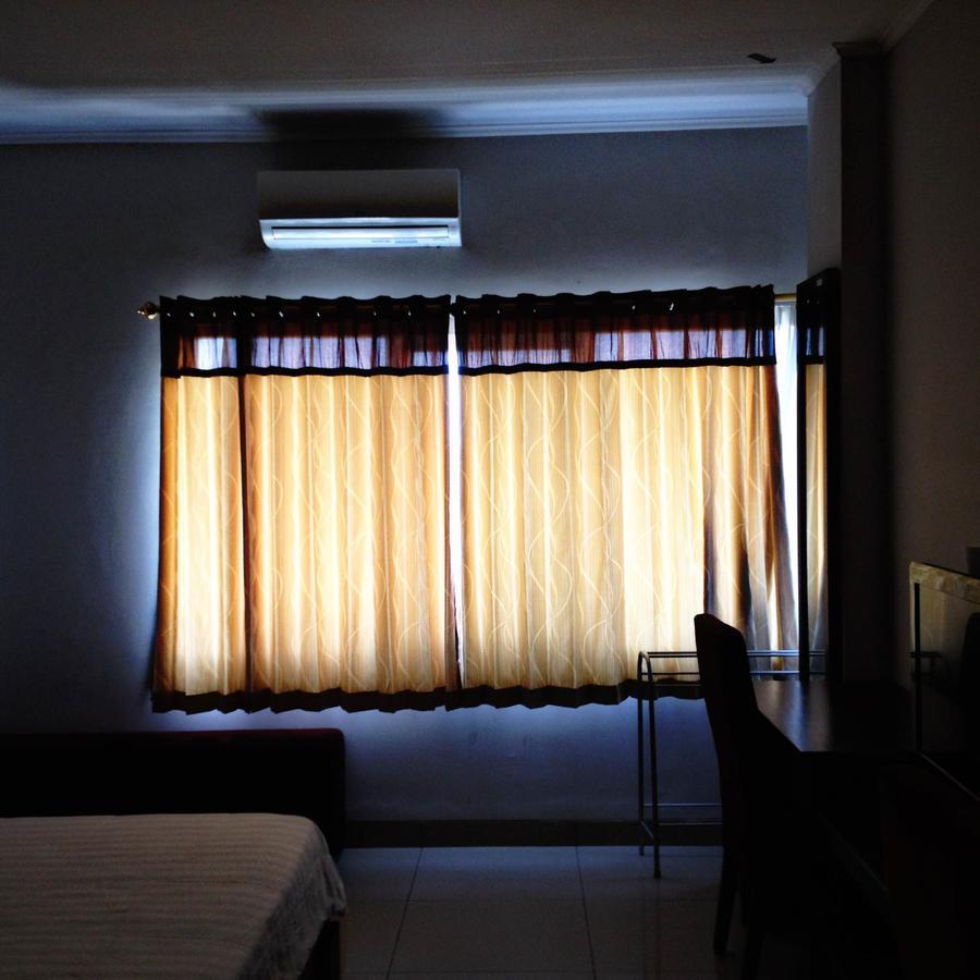 Greensa Inn Surabaya Bagian luar foto
