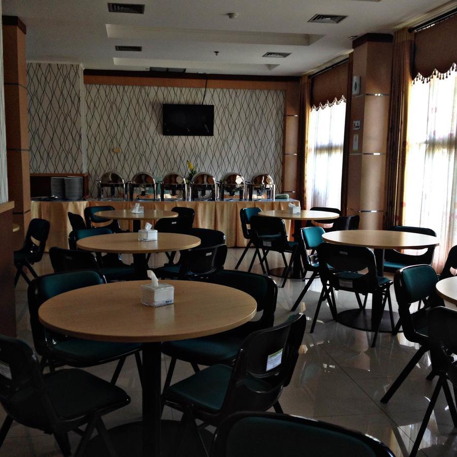 Greensa Inn Surabaya Bagian luar foto