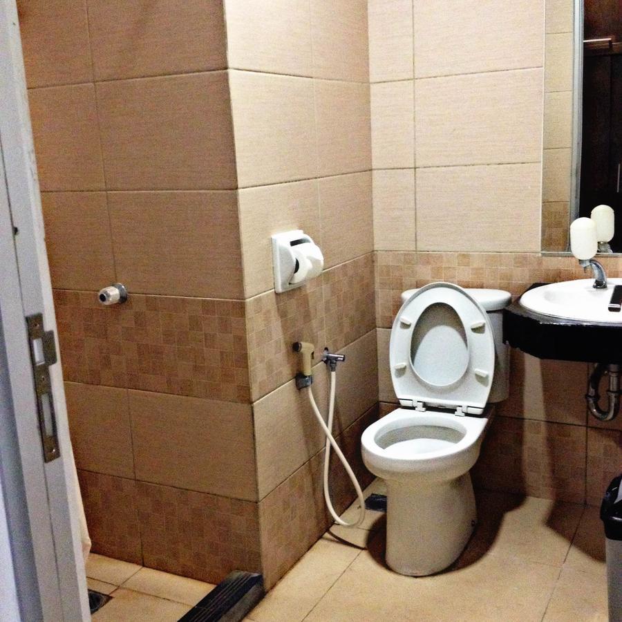 Greensa Inn Surabaya Bagian luar foto