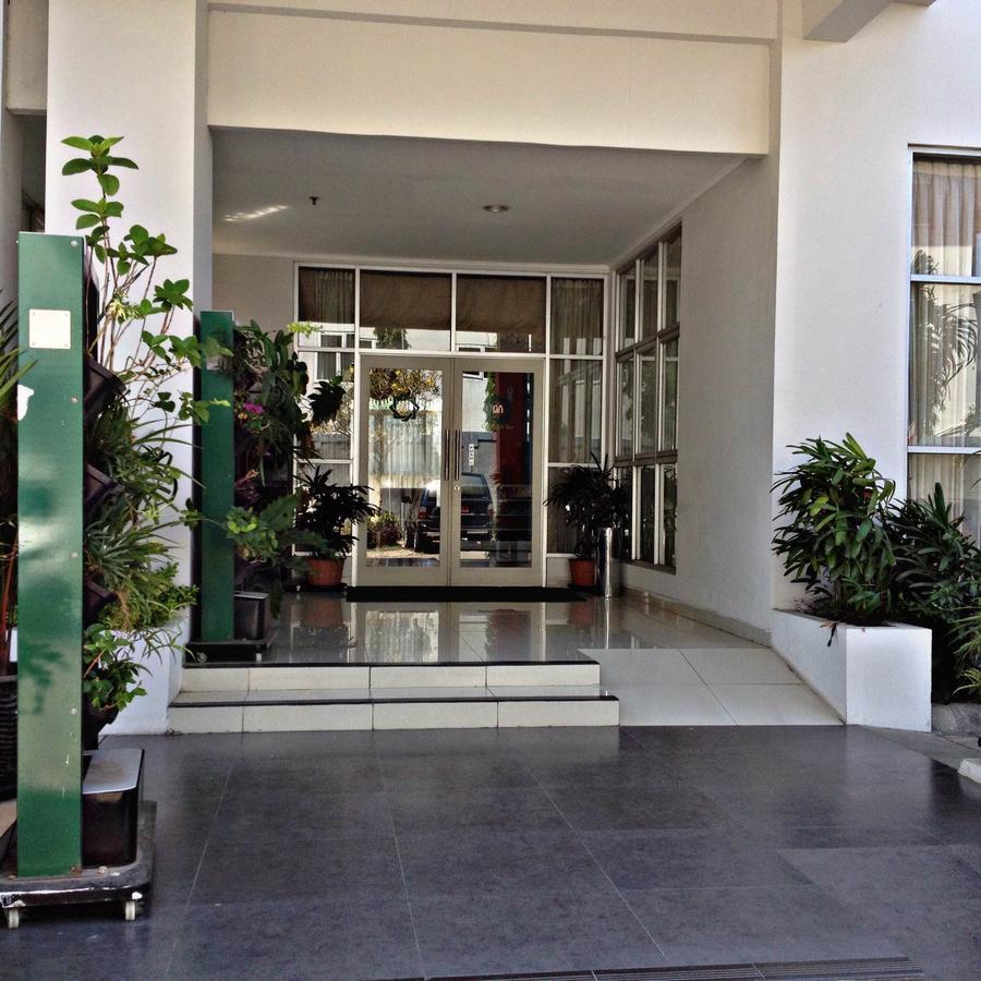 Greensa Inn Surabaya Bagian luar foto