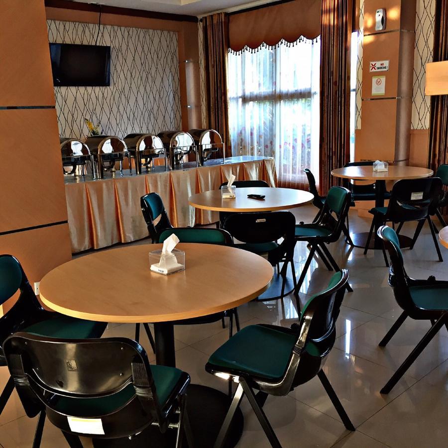 Greensa Inn Surabaya Bagian luar foto