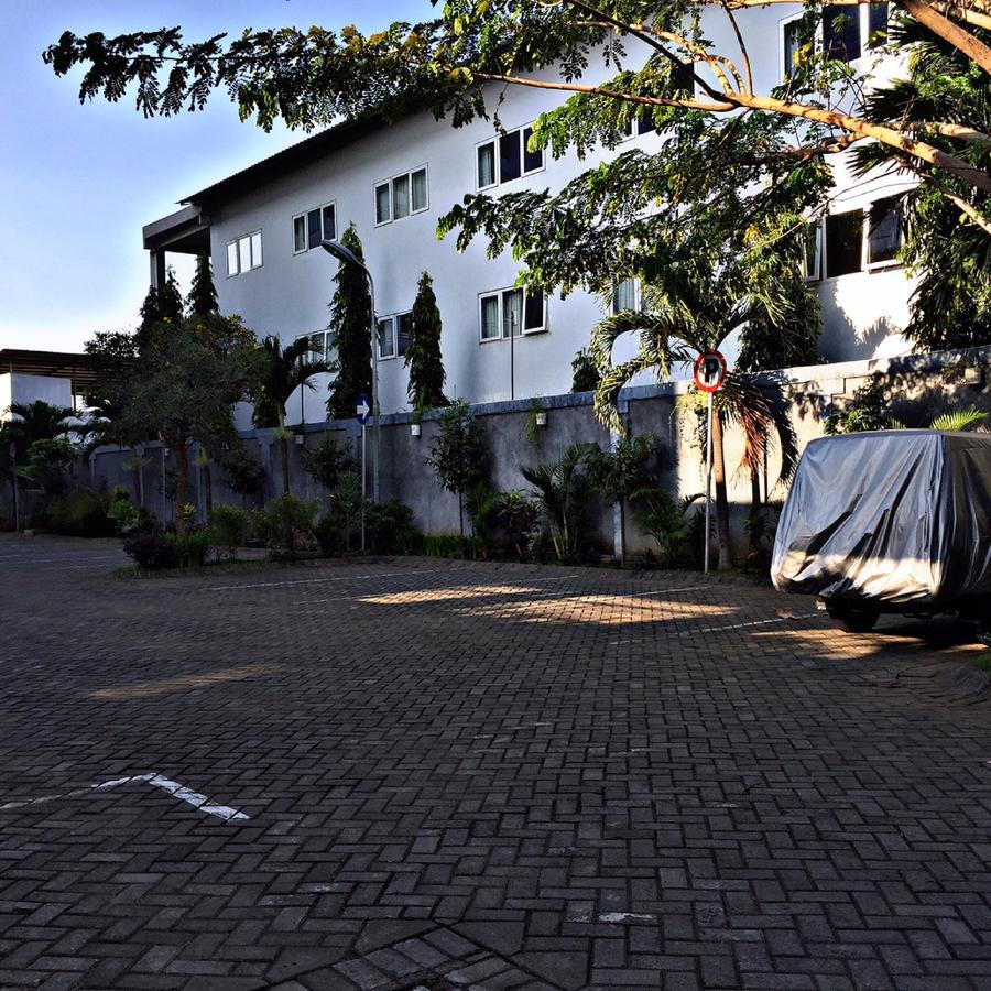 Greensa Inn Surabaya Bagian luar foto