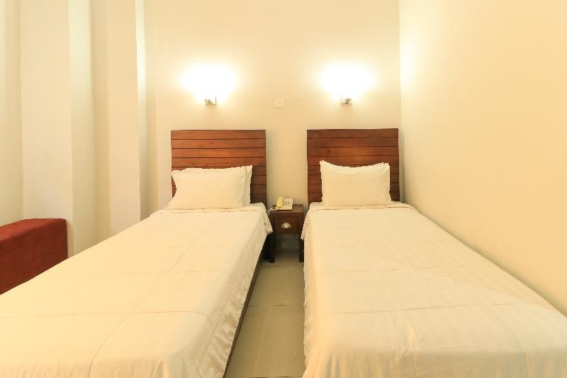 Greensa Inn Surabaya Bagian luar foto